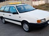 Volkswagen Passat 1993 годаүшін1 650 000 тг. в Тараз