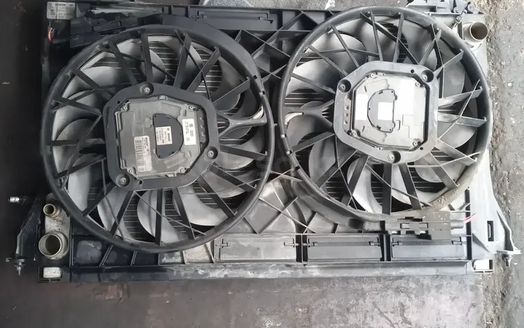 Вентилятор охлаждения радиатора, диффузор на Audi A8 D3 за 86 000 тг. в Алматы