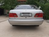 Mercedes-Benz E 200 1999 года за 1 800 000 тг. в Темирлановка – фото 2