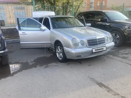 Mercedes-Benz E 200 1996 года за 3 000 000 тг. в Астана – фото 3