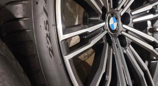 Pireli комплект разноширок. Шин новых на новых дисках на БМВ BMW 790 стиль. за 400 000 тг. в Алматы