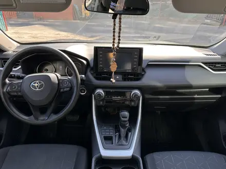 Toyota RAV4 2020 года за 15 200 000 тг. в Актобе – фото 5