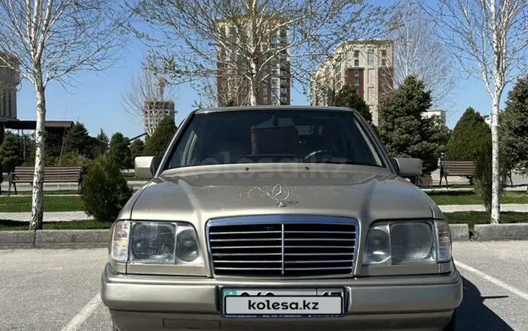 Mercedes-Benz E 220 1993 года за 3 200 000 тг. в Шымкент