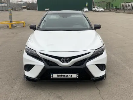 Toyota Camry 2020 года за 13 800 000 тг. в Алматы – фото 3