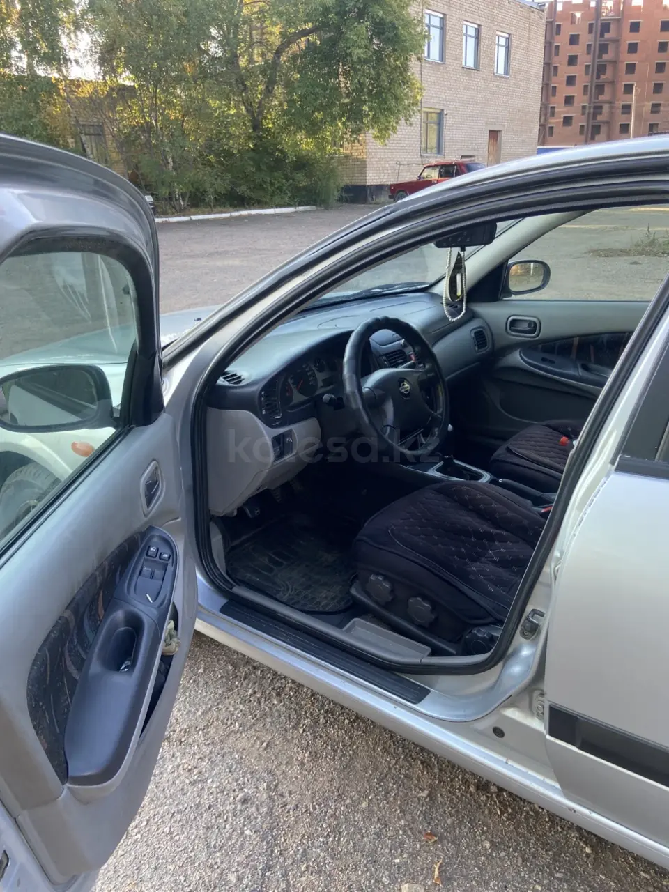 Nissan Almera, 2001