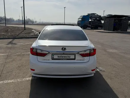 Lexus ES 300h 2016 года за 14 500 000 тг. в Алматы – фото 7