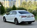 Toyota Camry 2022 года за 17 100 000 тг. в Шымкент – фото 2