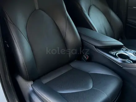 Toyota Camry 2022 года за 17 100 000 тг. в Шымкент – фото 10
