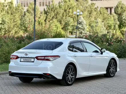 Toyota Camry 2022 года за 17 100 000 тг. в Шымкент – фото 4
