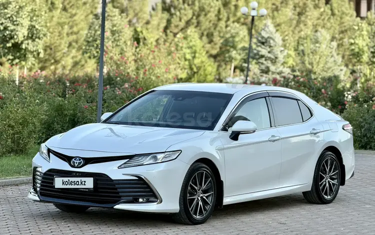 Toyota Camry 2022 года за 17 100 000 тг. в Шымкент