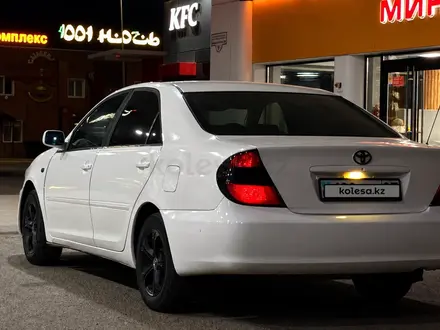 Toyota Camry 2004 года за 3 700 000 тг. в Уральск – фото 2