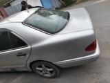 Mercedes-Benz E 230 1997 года за 1 800 000 тг. в Тараз – фото 4