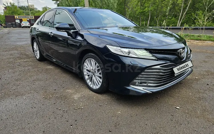 Toyota Camry 2019 года за 12 600 000 тг. в Караганда