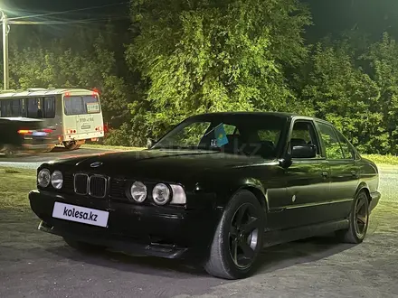 BMW 520 1993 года за 1 200 000 тг. в Актобе