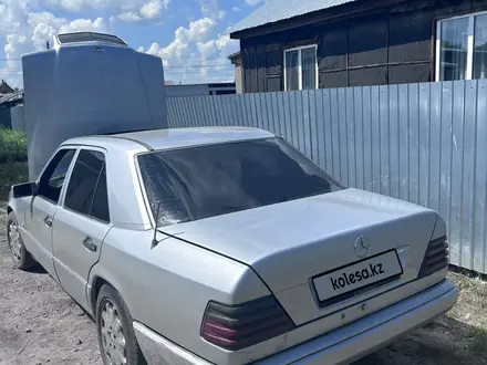 Mercedes-Benz E 200 1993 года за 1 500 000 тг. в Петропавловск – фото 3