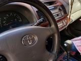 Toyota Camry 2002 годаүшін5 200 000 тг. в Сатпаев – фото 2