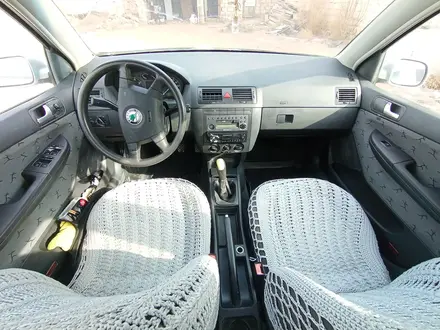 Skoda Fabia 2002 года за 950 000 тг. в Жанаозен – фото 2