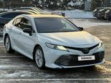Toyota Camry 2018 года за 13 500 000 тг. в Алматы – фото 2