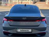 Hyundai Elantra 2022 года за 9 800 000 тг. в Атырау – фото 2