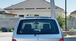 Kia Carnival 2005 года за 1 900 000 тг. в Шымкент – фото 3