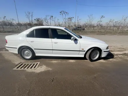 BMW 528 1997 года за 4 200 000 тг. в Алматы – фото 3