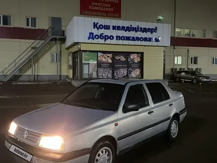 Volkswagen Vento 1993 года за 1 250 000 тг. в Астана