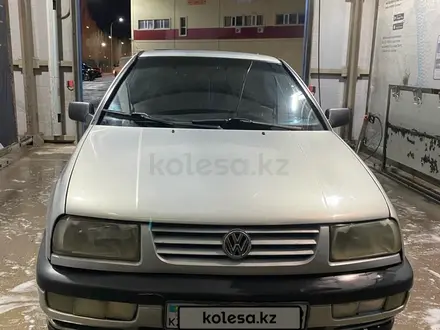 Volkswagen Vento 1993 года за 1 250 000 тг. в Астана – фото 3