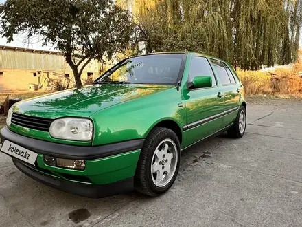 Volkswagen Golf 1996 года за 2 200 000 тг. в Алматы