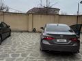 Toyota Camry 2022 года за 11 450 000 тг. в Актобе – фото 6