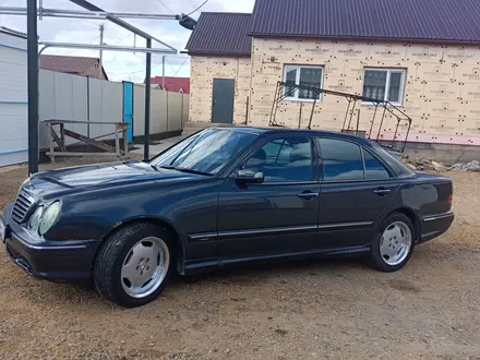 Mercedes-Benz E 200 2000 года за 4 000 000 тг. в Жезказган – фото 2