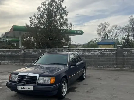 Mercedes-Benz E 230 1991 года за 1 800 000 тг. в Алматы – фото 3