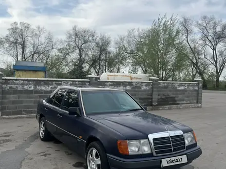 Mercedes-Benz E 230 1991 года за 1 800 000 тг. в Алматы – фото 4