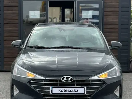 Hyundai Elantra 2019 года за 7 800 000 тг. в Караганда – фото 2