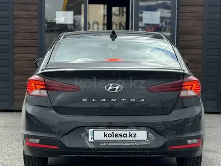 Hyundai Elantra 2019 года за 7 800 000 тг. в Караганда – фото 4