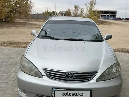 Toyota Camry 2005 года за 5 400 000 тг. в Актобе – фото 2