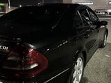Mercedes-Benz E 220 2002 годаүшін2 900 000 тг. в Караганда – фото 4