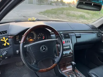 Mercedes-Benz E 320 1998 года за 3 150 000 тг. в Алматы – фото 15