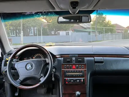 Mercedes-Benz E 320 1998 года за 3 150 000 тг. в Алматы – фото 16