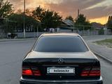 Mercedes-Benz E 320 1998 года за 3 150 000 тг. в Алматы – фото 4