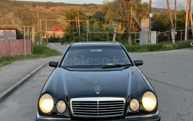 Mercedes-Benz E 320 1998 года за 3 150 000 тг. в Алматы