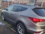 Hyundai Santa Fe 2016 годаүшін7 500 000 тг. в Актобе – фото 3