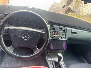 Mercedes-Benz E 230
