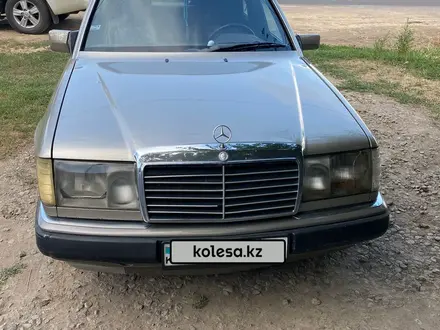 Mercedes-Benz E 260 1989 года за 950 000 тг. в Алматы