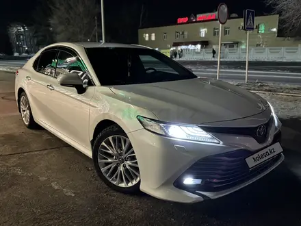 Toyota Camry 2018 года за 14 500 000 тг. в Павлодар – фото 2