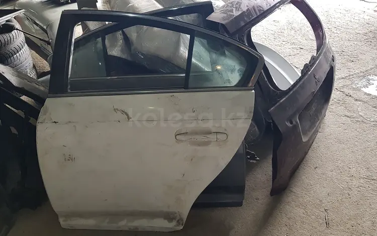 Дверь Тойота авенсис за 90 000 тг. в Алматы