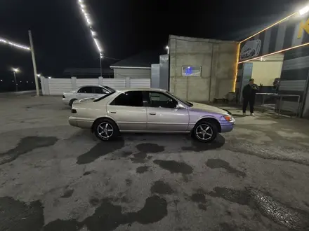 Toyota Camry 2001 года за 3 000 000 тг. в Тараз