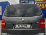 Volkswagen Touran 2005 года за 2 700 000 тг. в Караганда – фото 3
