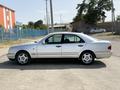 Mercedes-Benz E 320 1998 года за 2 500 000 тг. в Шымкент – фото 2