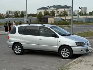 Toyota Picnic, 1999