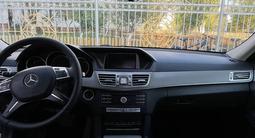 Mercedes-Benz E 200 2015 годаүшін9 500 000 тг. в Актау – фото 3